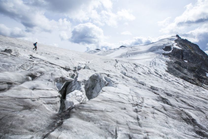 HELI-HIKING
