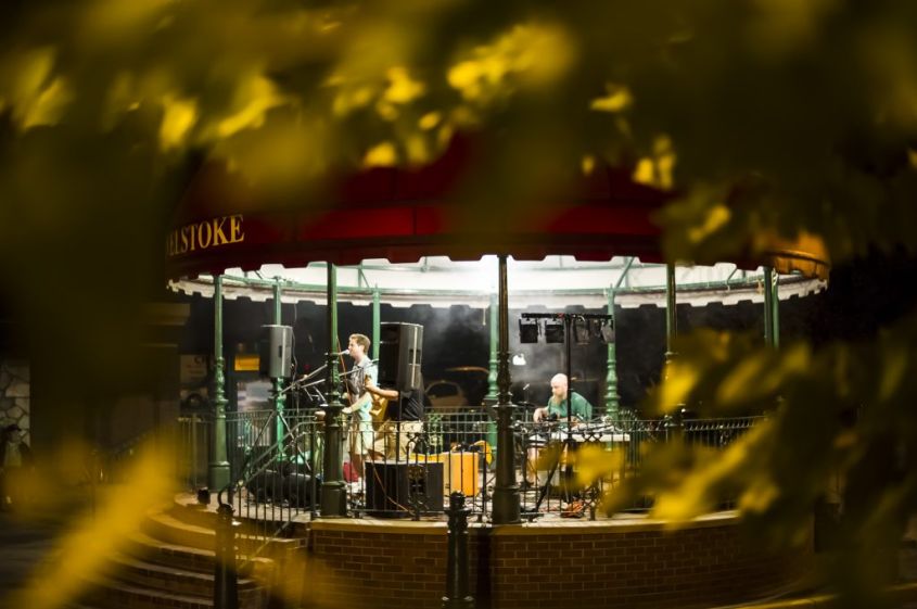 GRIZZLY PLAZA ENTERTAINMENT