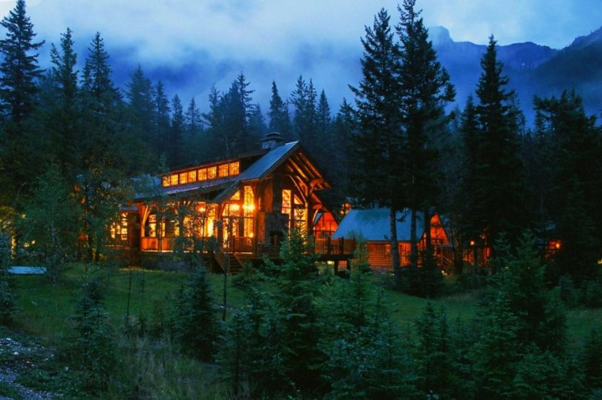 CATHEDRAL MOUNTAIN LODGE
