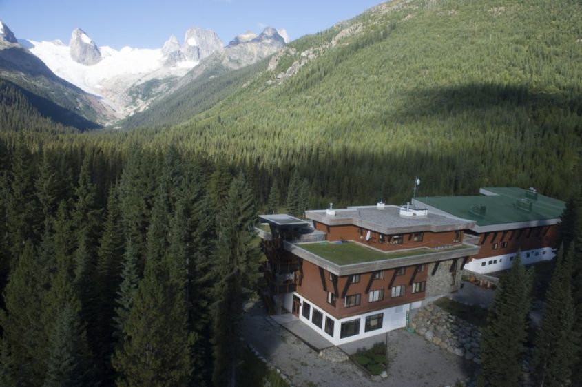 CMH BUGABOO LODGE